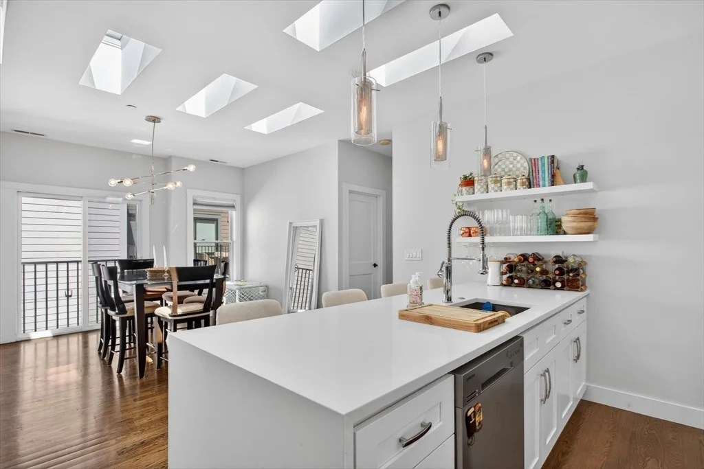 15 W Bellflower St, South Boston
