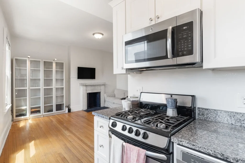 62 West Cedar St, Beacon Hill