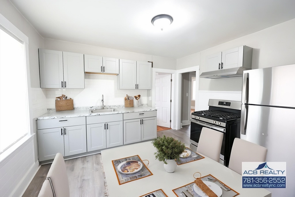 8-10 Mattakeeset St, Hyde Park