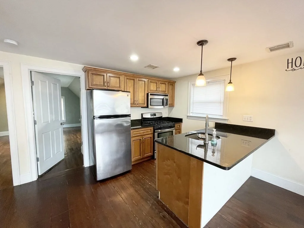 178 Hillside St, Mission Hill