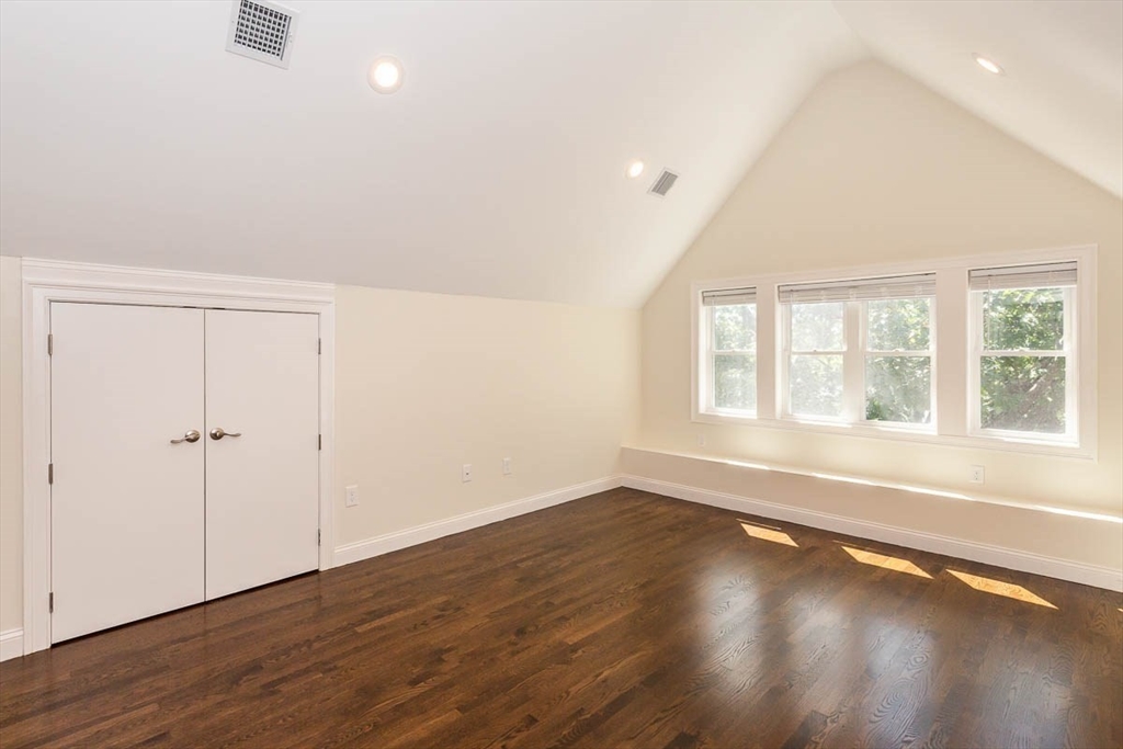 77 Rock Glen, Medford