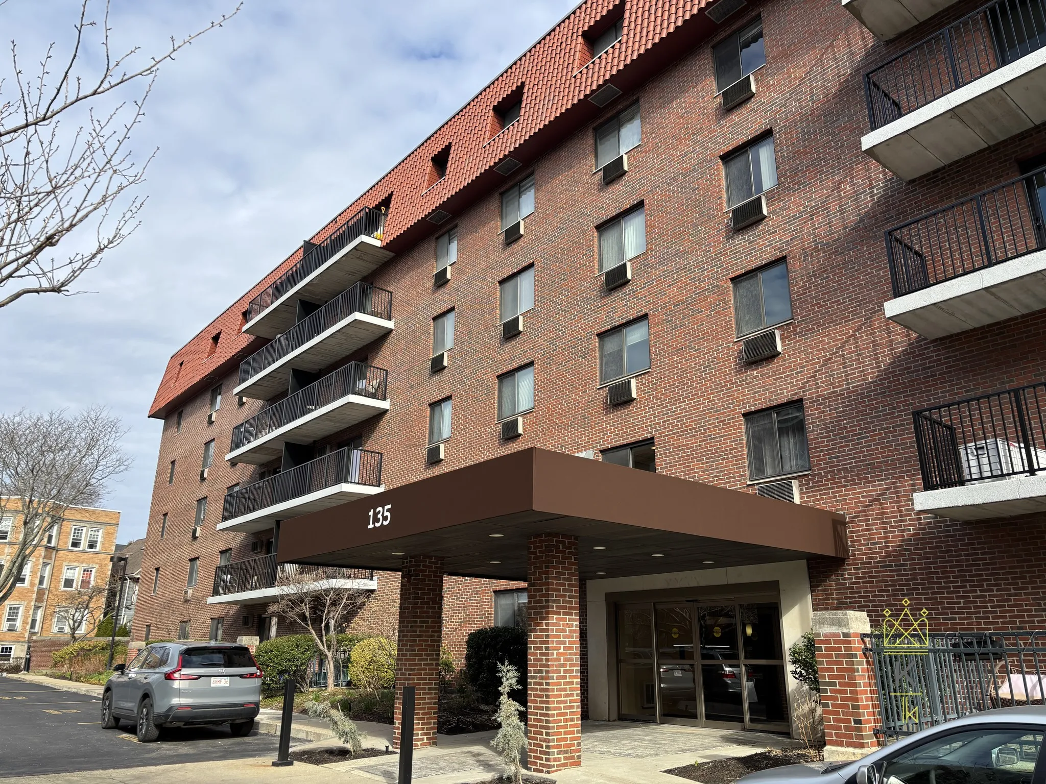 135 Pleasant St, North Brookline