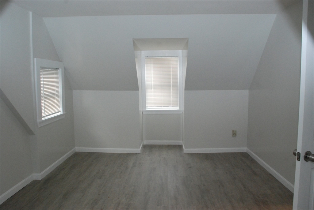 8 Sunset Rd, Wayland