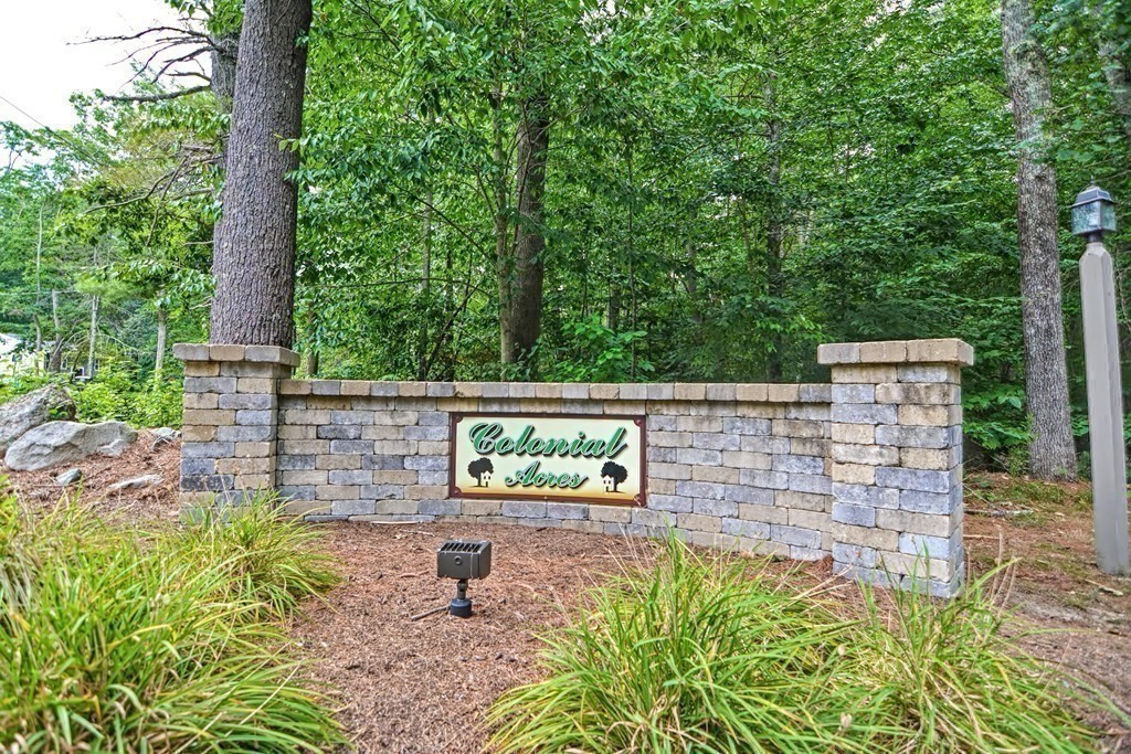 13 Colonial Dr, Norton