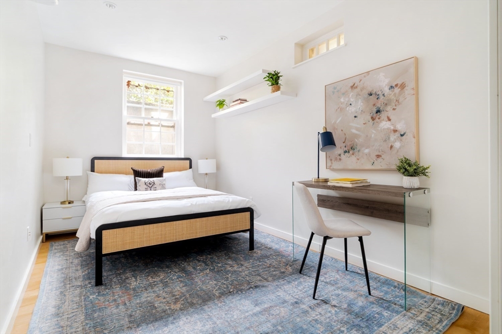 65 Glen Rd, Brookline Village