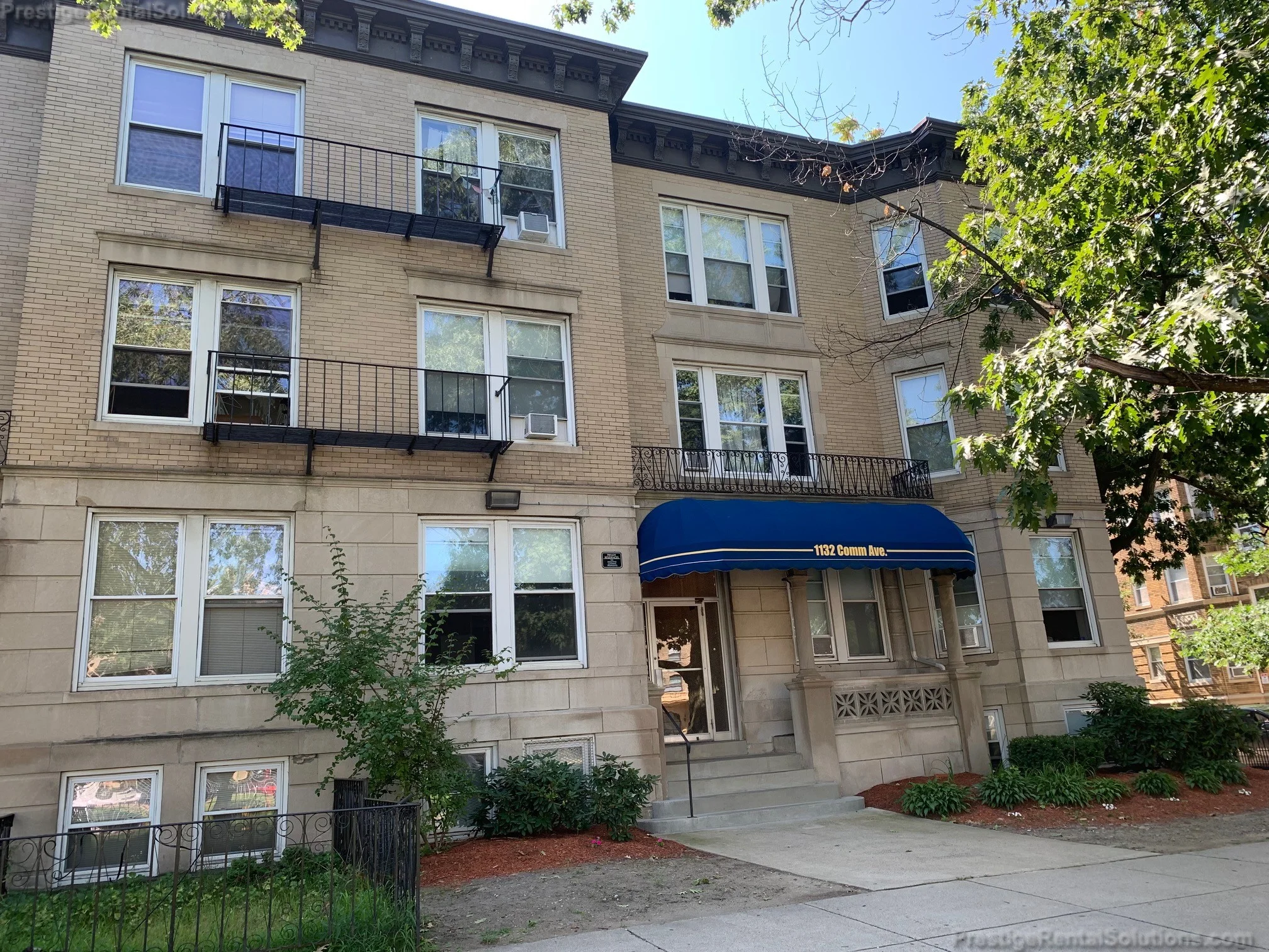 1132 Commonwealth Ave, North Brookline