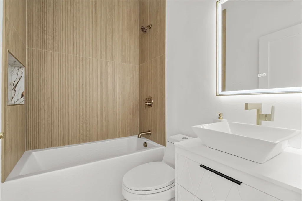 100 Bennington St, East Boston