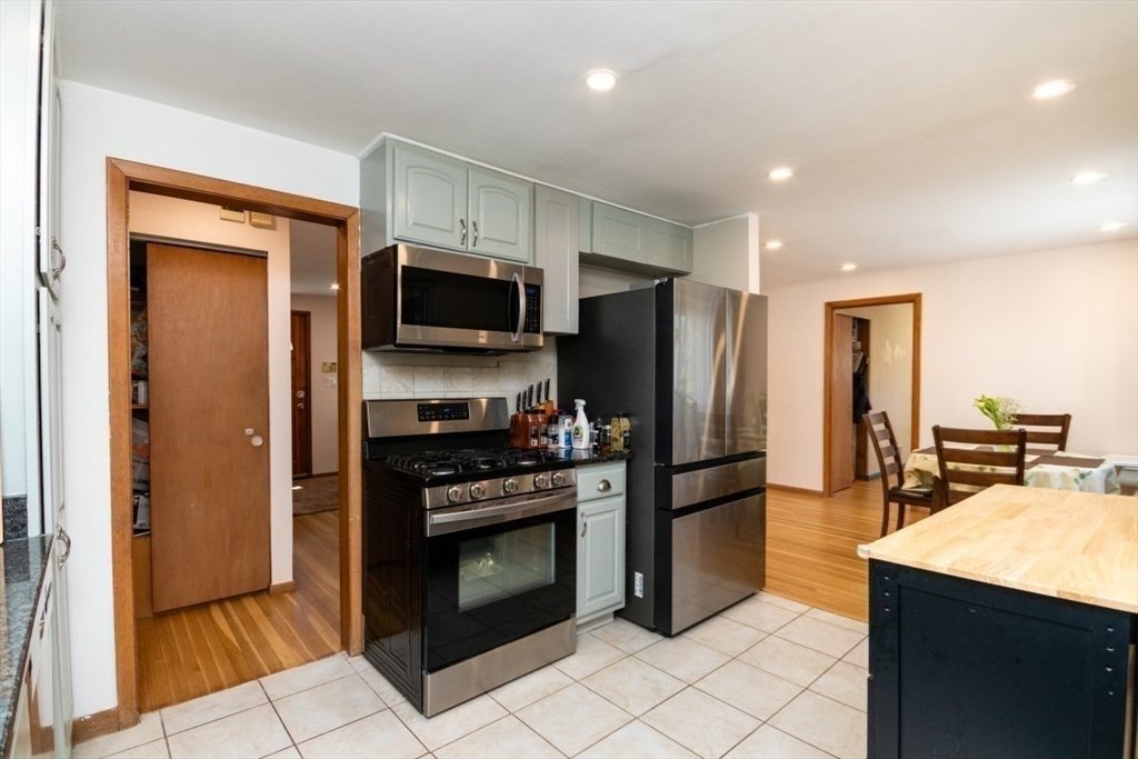 22 Livoli Rd, Framingham