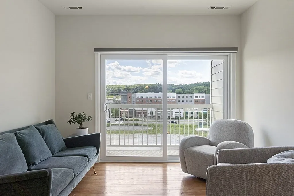 120 University, Westwood