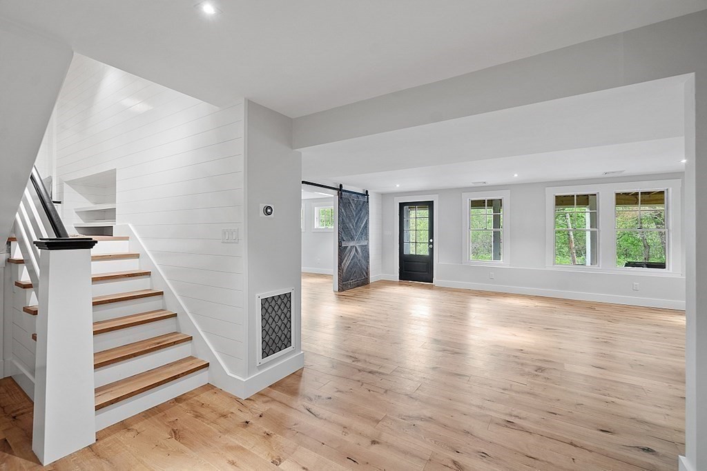 24 Mccallar Ln, Concord