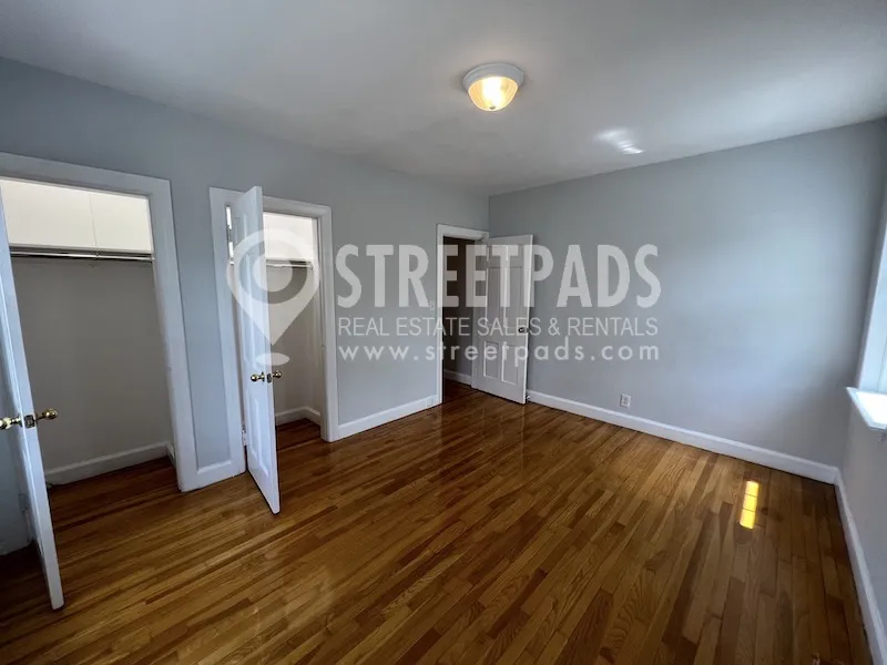 1163 Beacon St, Longwood