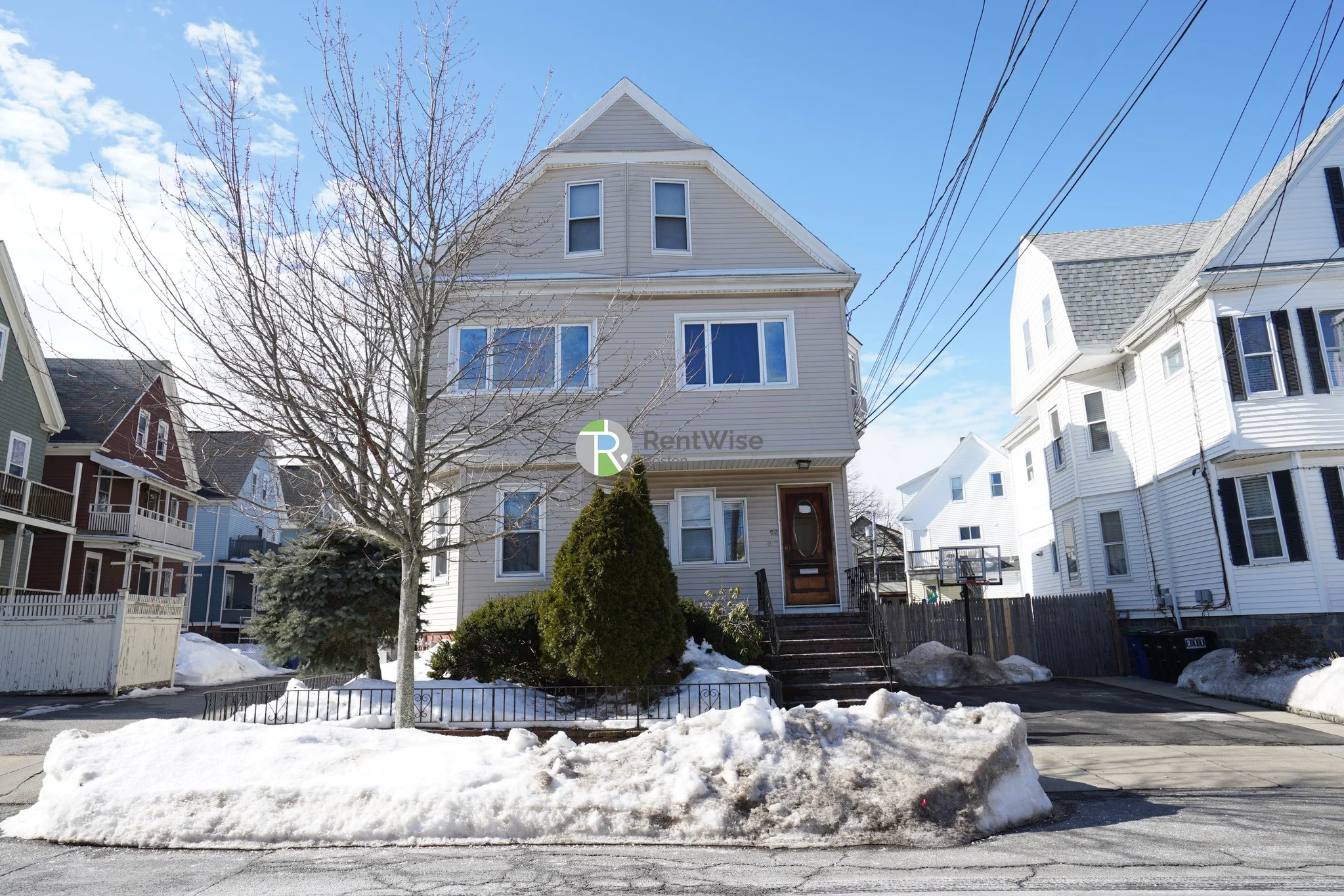 52 Pearson Rd, Tufts