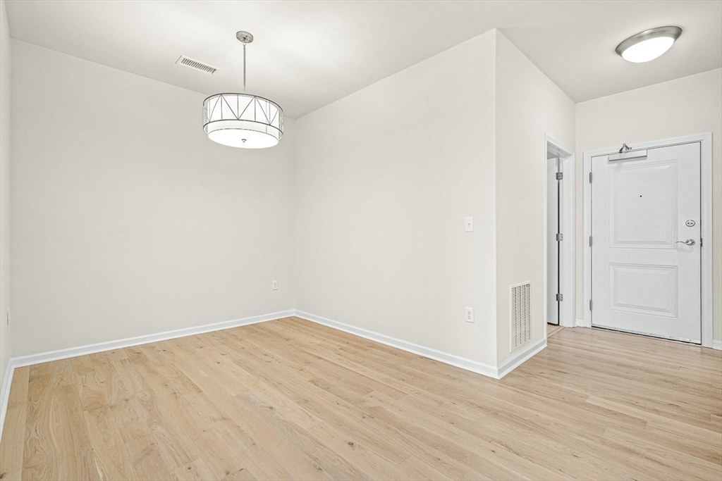 2 Stratton Dr, Woburn