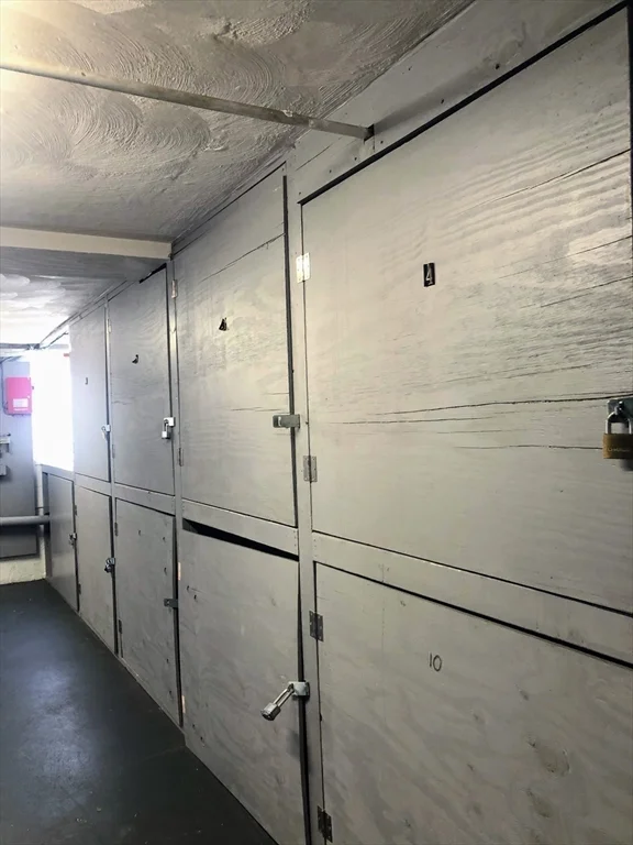 1105 Lexington St, Waltham