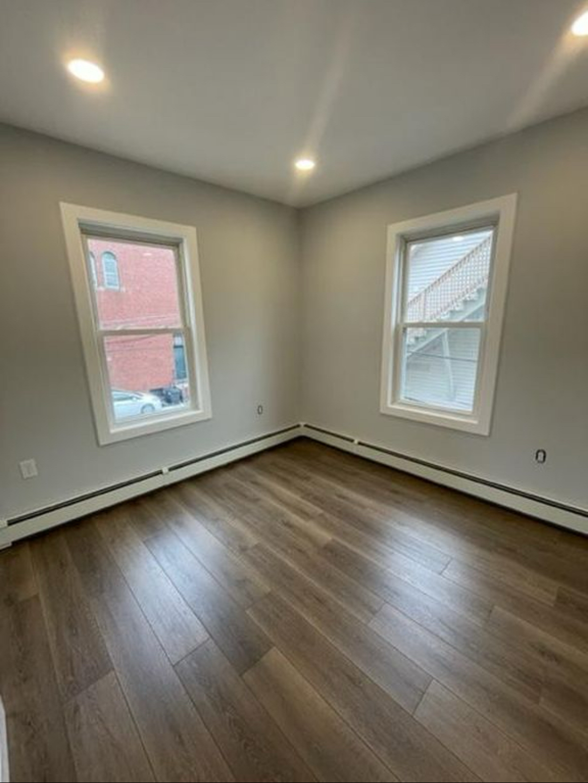 11 Pearl Ter, East Somerville