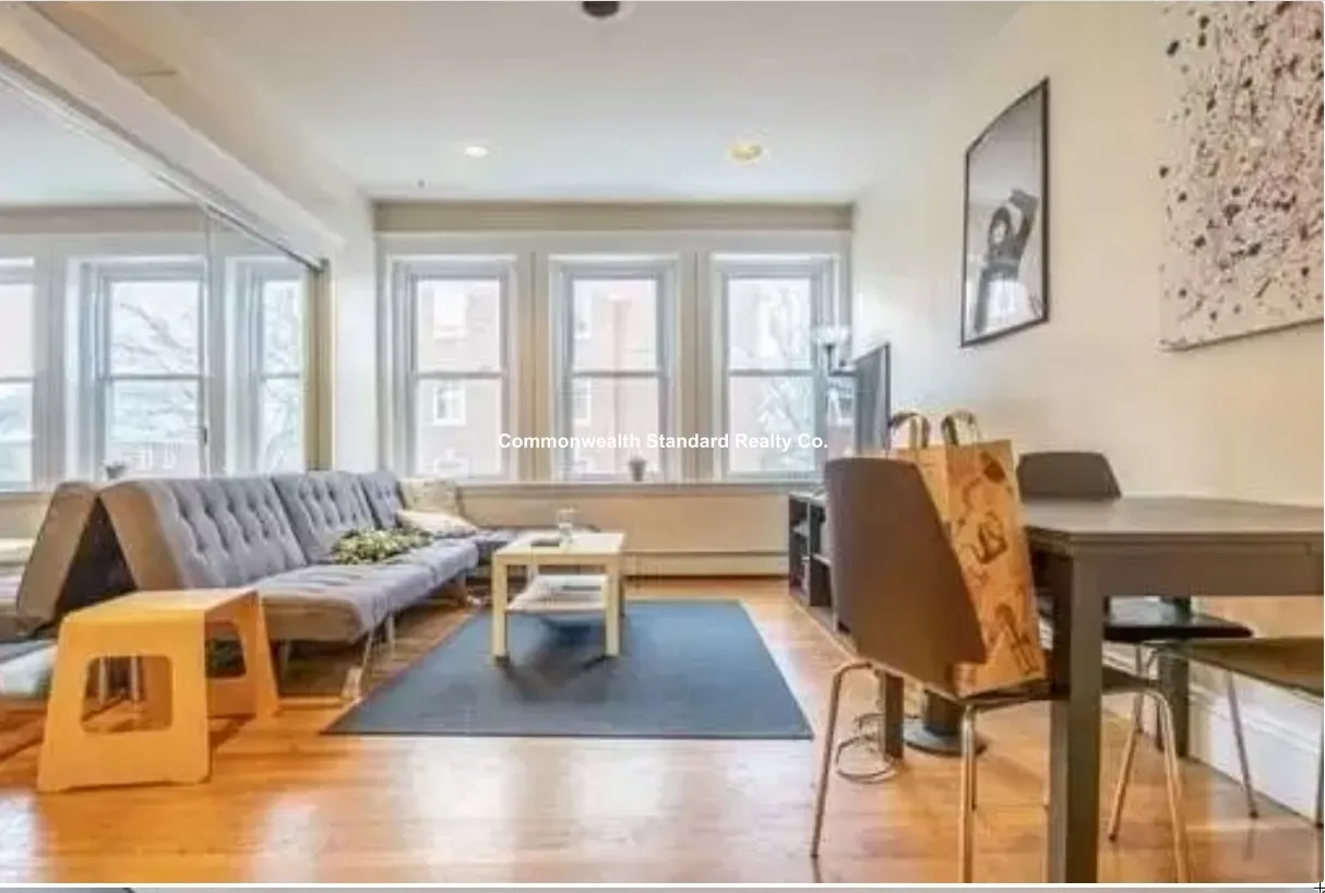 94 Pleasant St, North Brookline