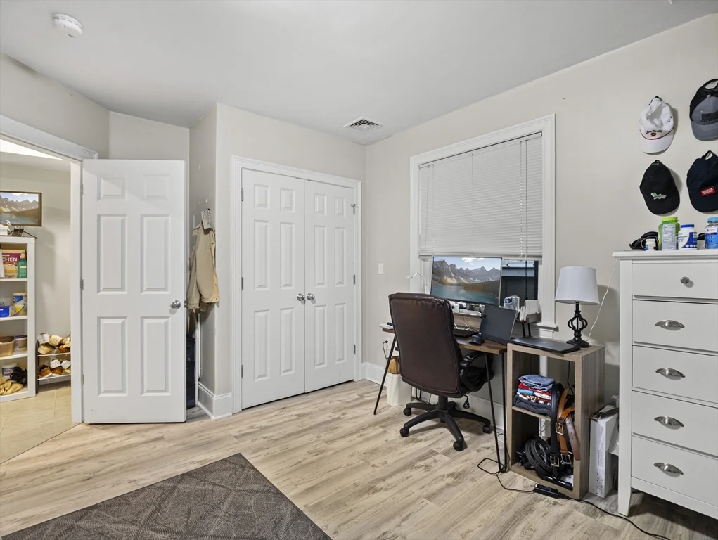 157 W 6th St, South Boston