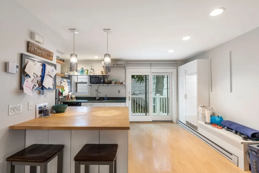 63 Bolton St, South Boston