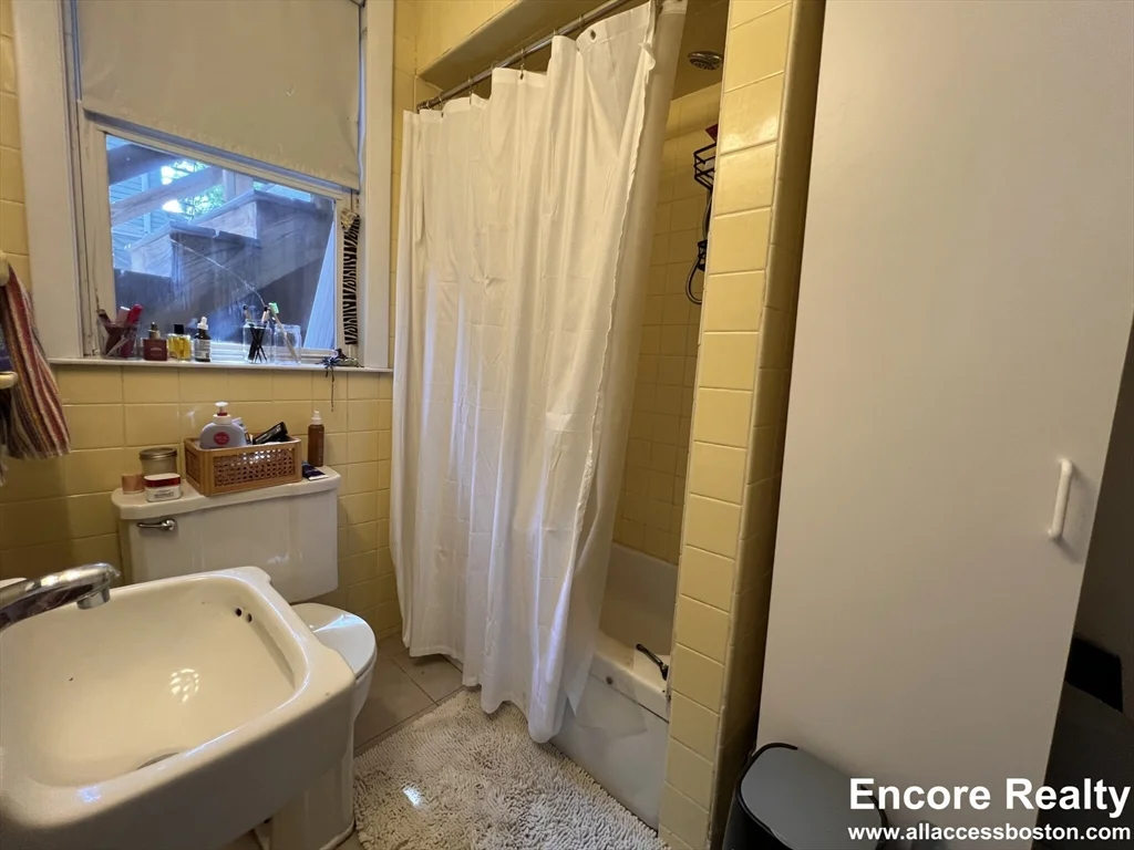 9 Kenwood St, North Brookline