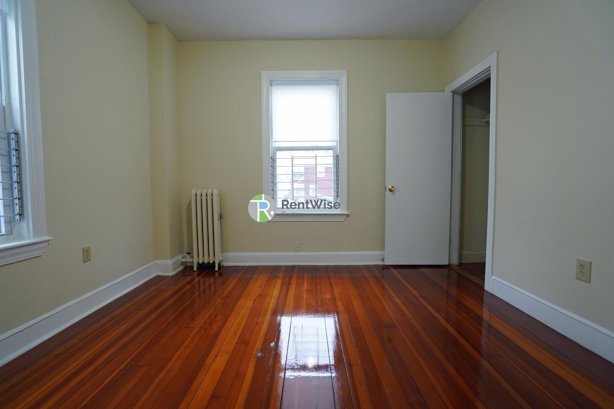 82 Robbins Pl, South Side