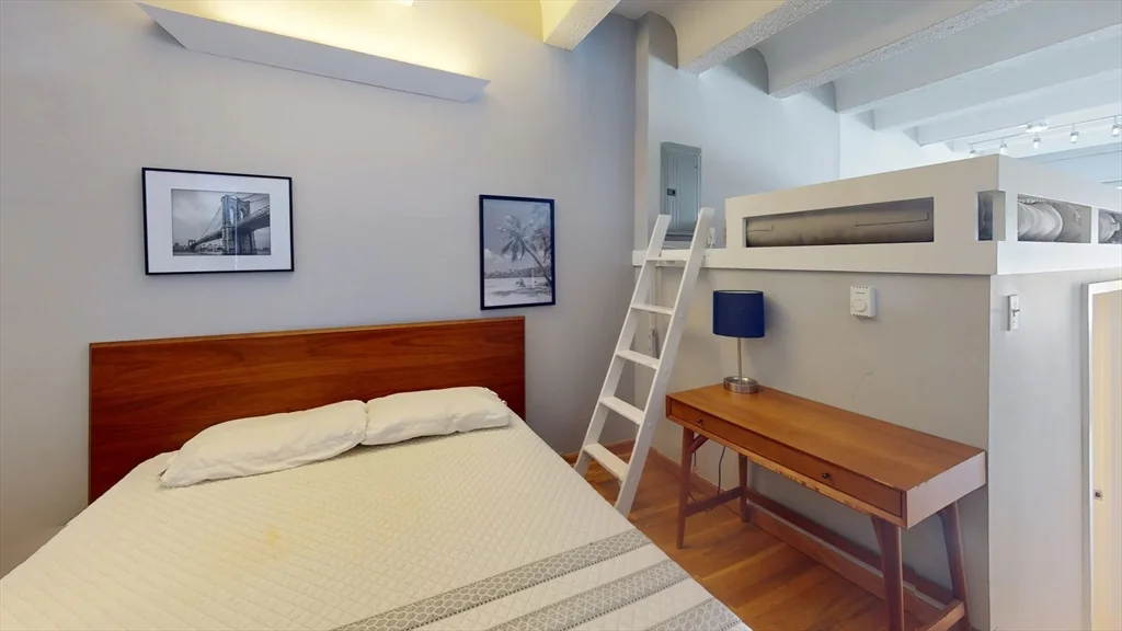 12 Stoneholm, Fenway