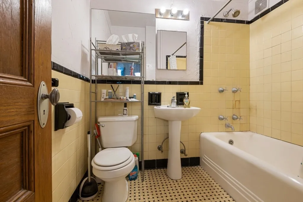 8 Garrison St, Back Bay