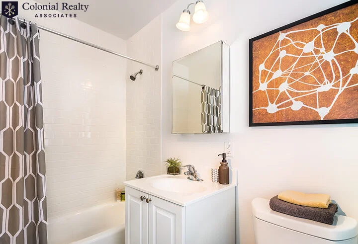 147 Thornton Rd, Chestnut Hill