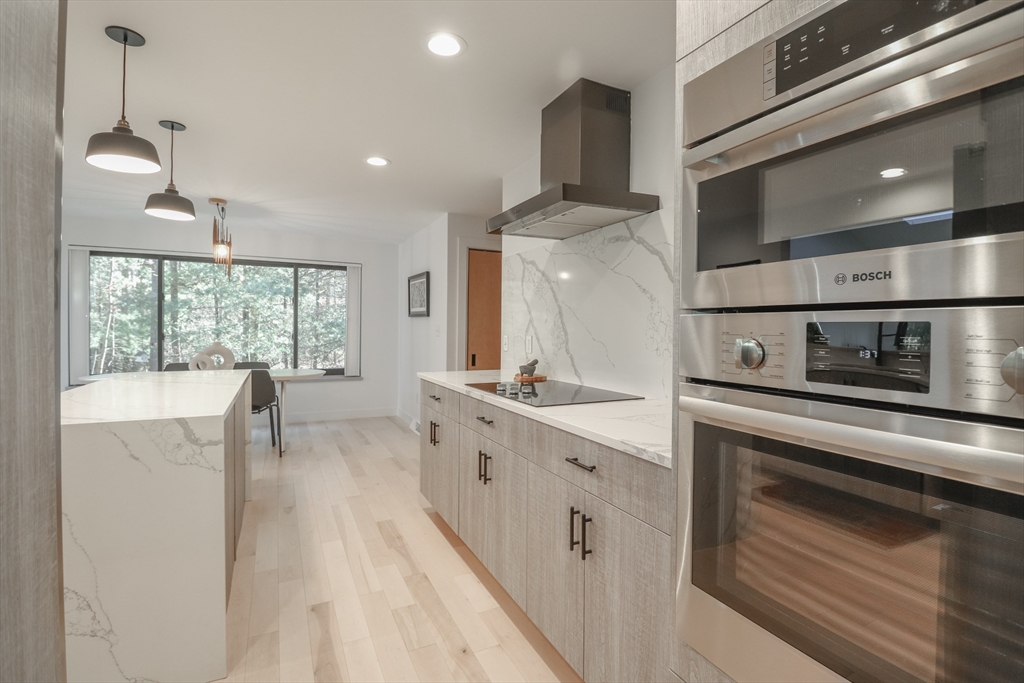 15 Thoreau Dr, Easton