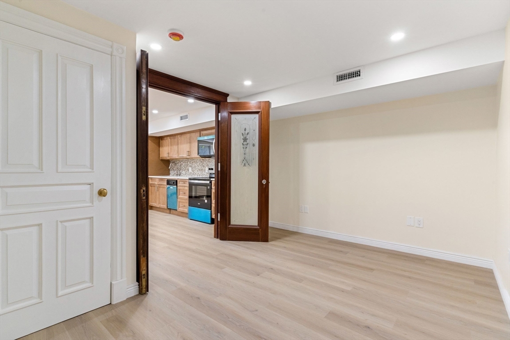 198 Beacon St, Back Bay