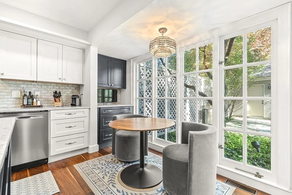 2 Phillips Pond Rd, Natick