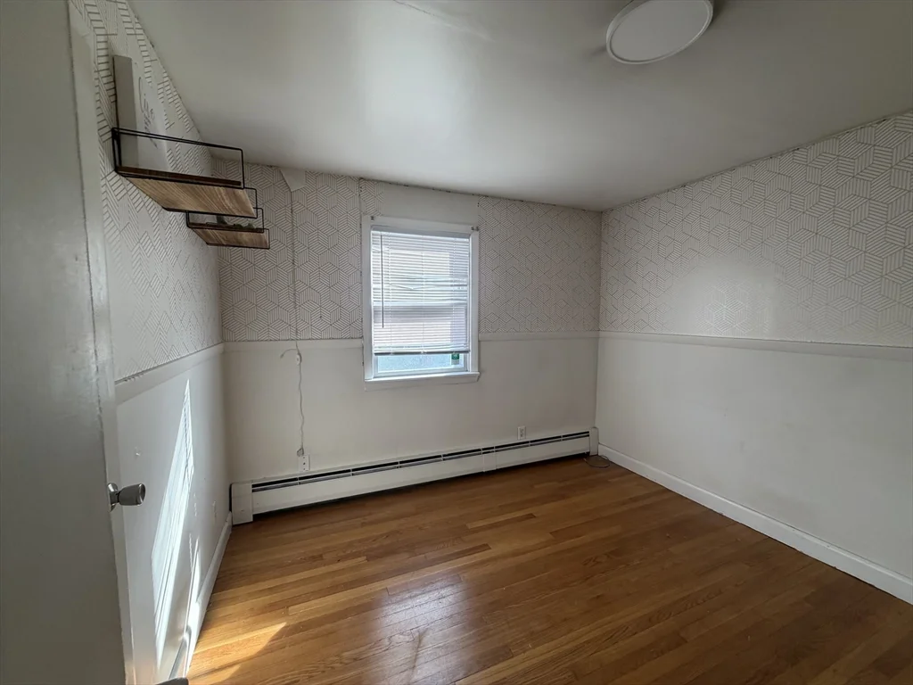 89 Bunker Hill Ave, Lowell