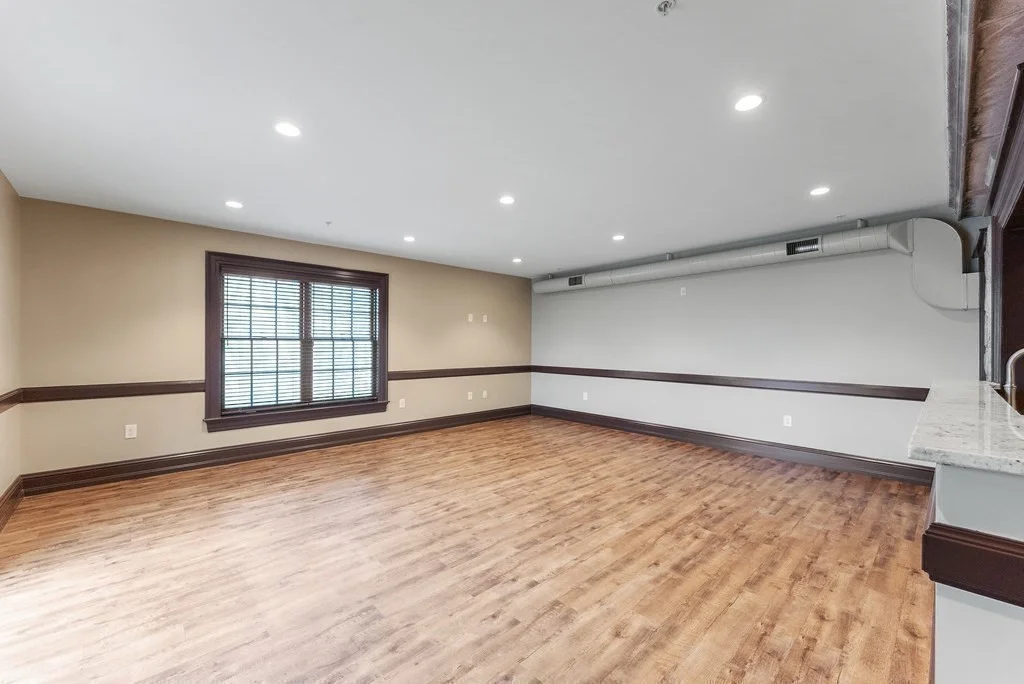 6 Main St Ext, Downtown