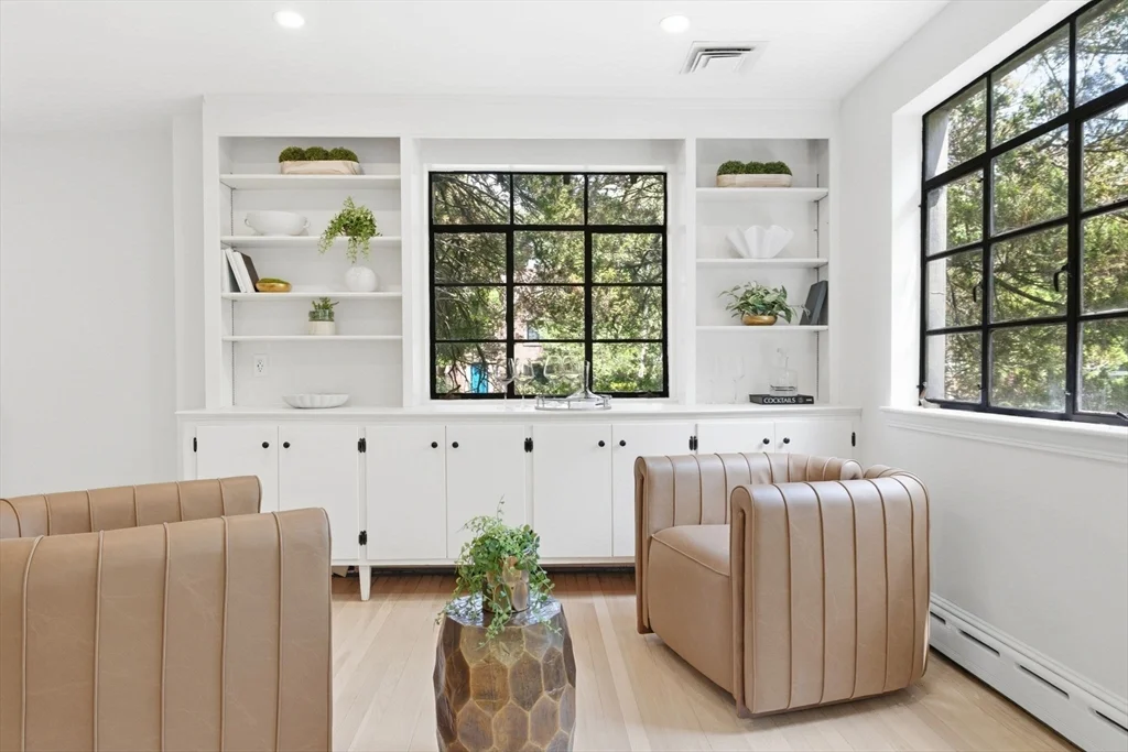 180 Eliot St, Chestnut Hill