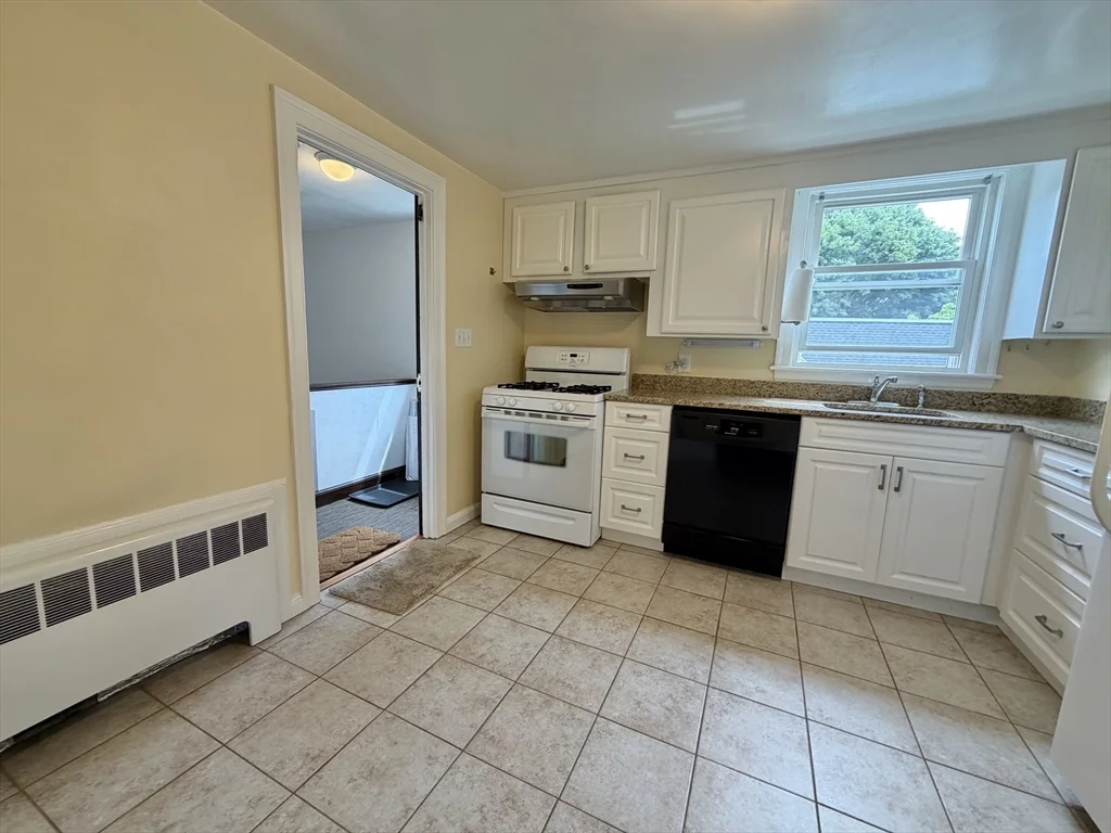 17 Hatfield Rd, West Newton