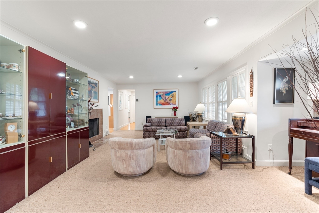 140 Paulson Rd, Waban