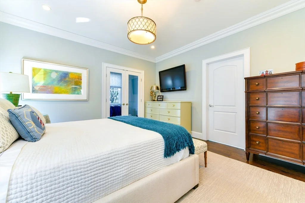 846 East Broadway, South Boston