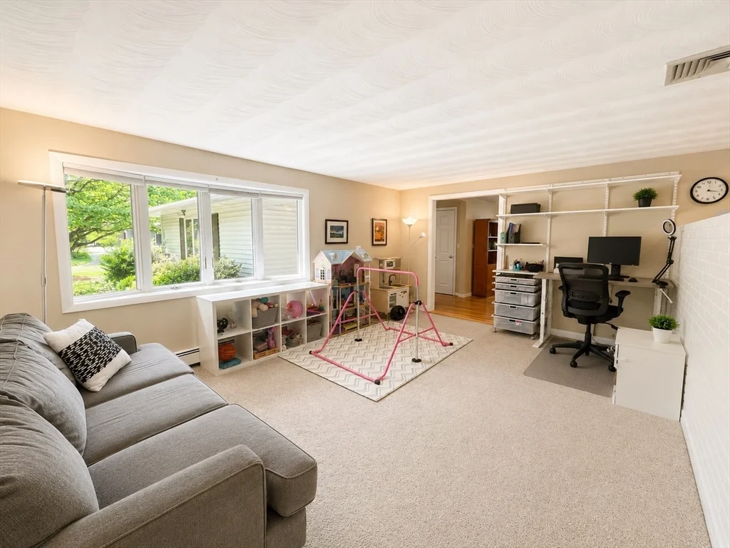 15 Leonard Rd, Framingham