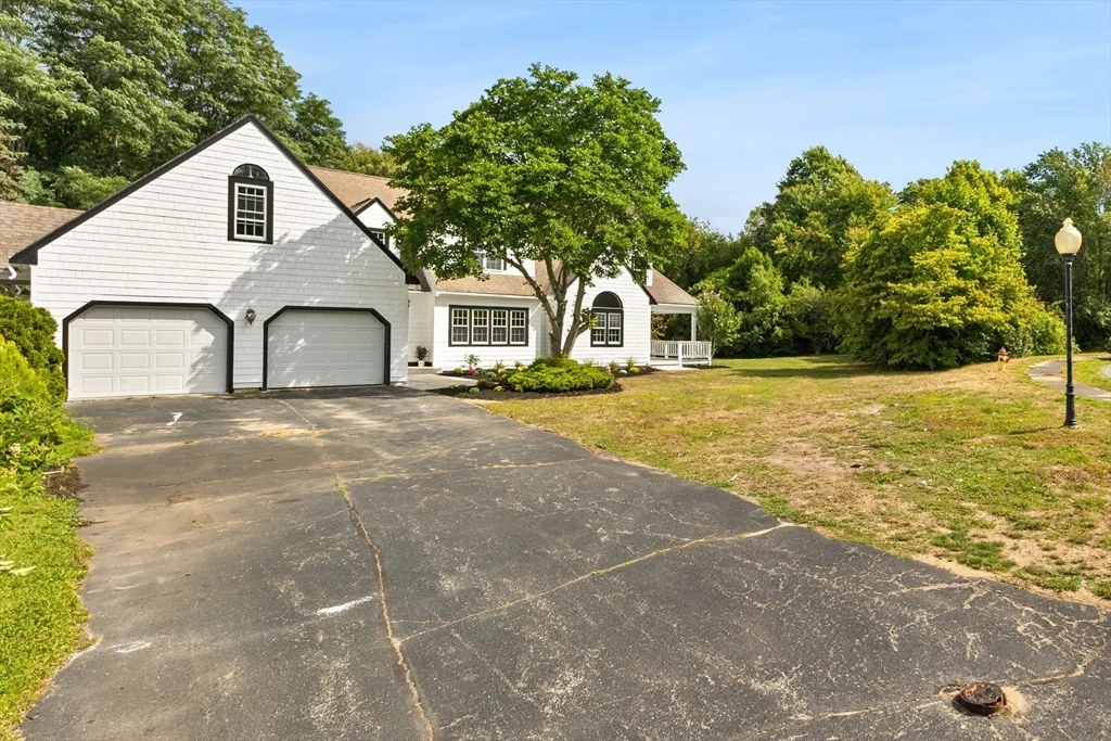 24 Country Club Dr, Plymouth