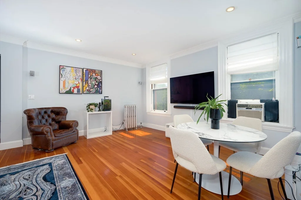 1064 Beacon St, Longwood