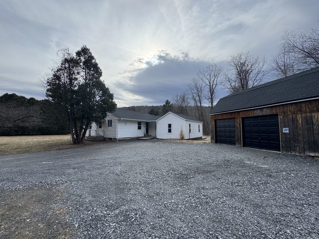 16 Knightville Dam Rd, Huntington