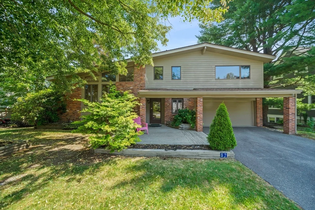 37 Harwich Rd, Newton