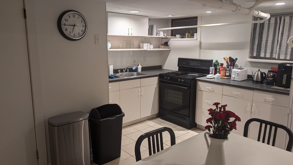 16 Shepard St, Neighborhood Nine