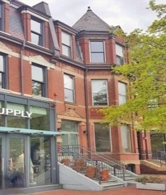 242 Newbury St, Back Bay