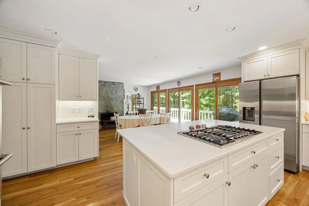 4 Crestview Ln, Milton