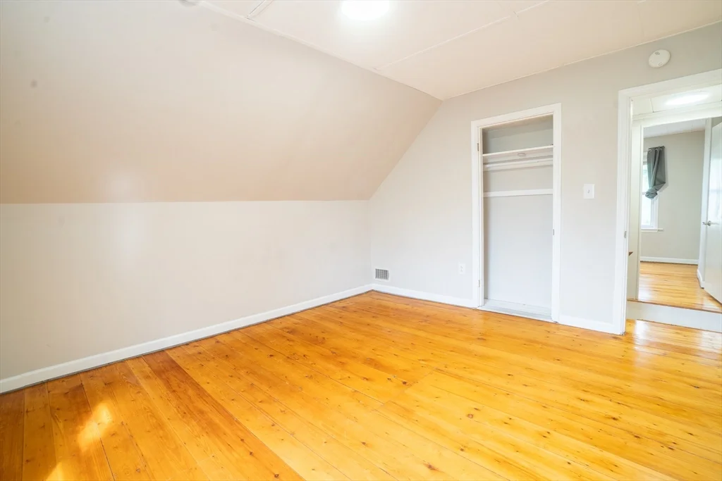 18 Drew Ave, Weymouth
