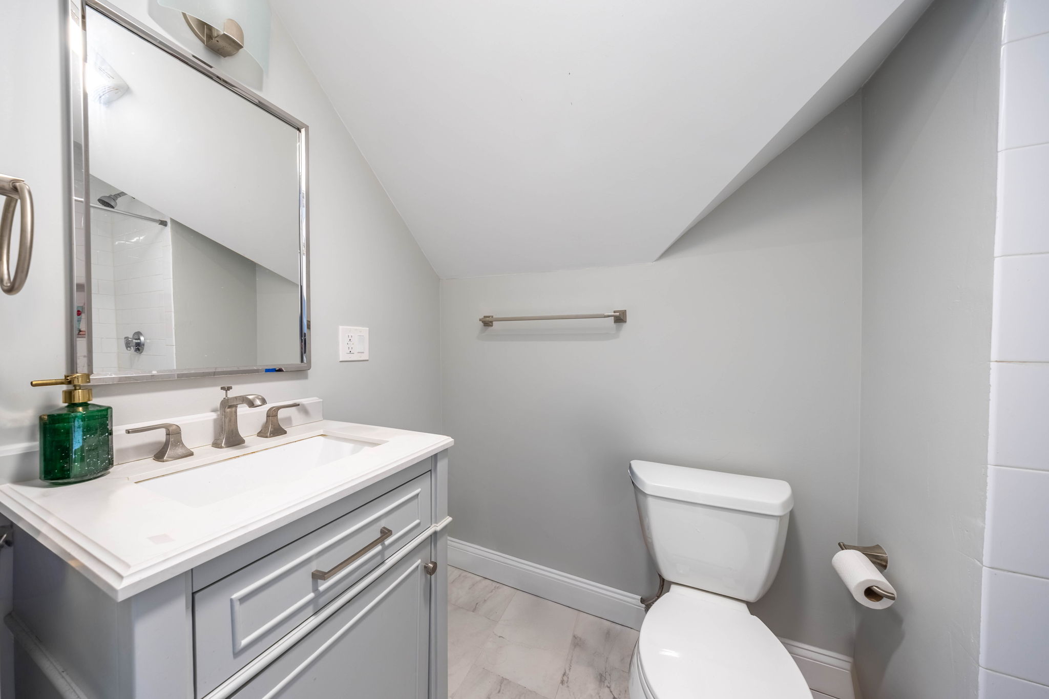 664 Moody St, South Side