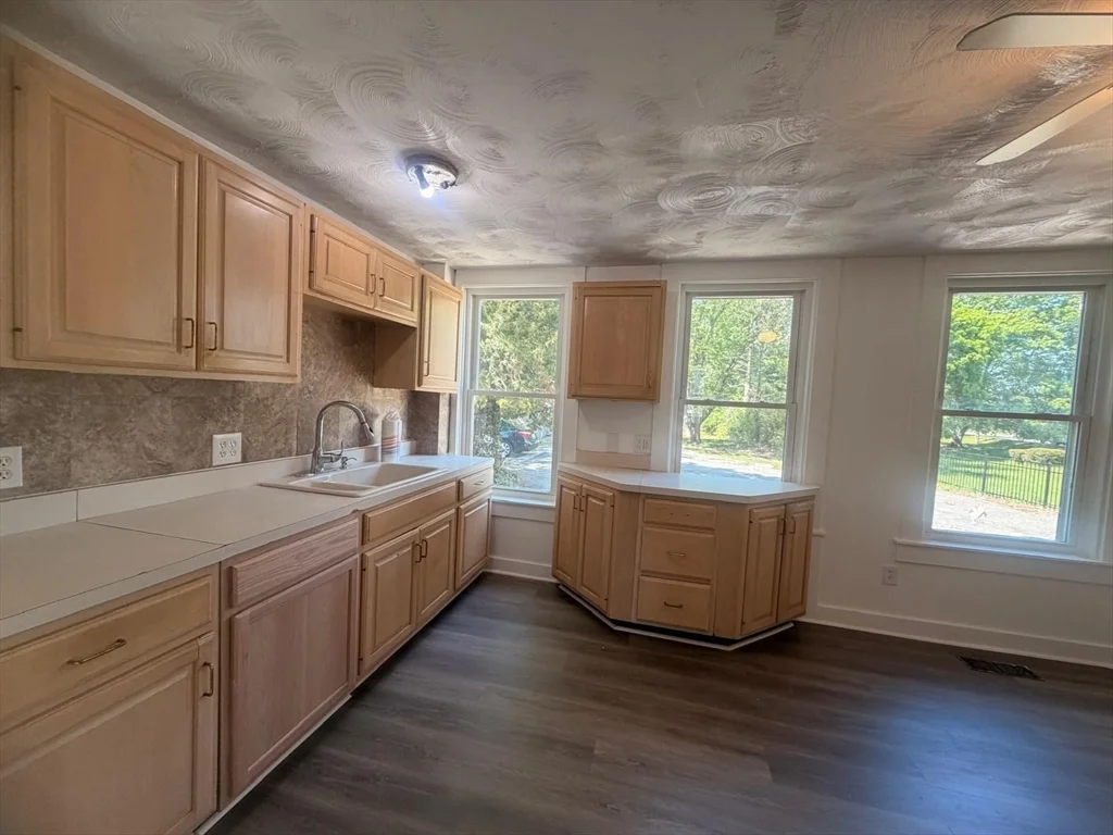 416 Middleboro Ave, Taunton