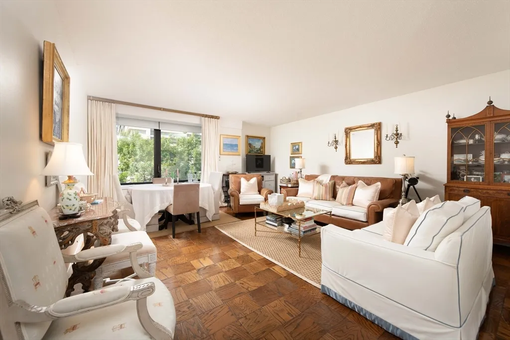 85 E India Row, Waterfront