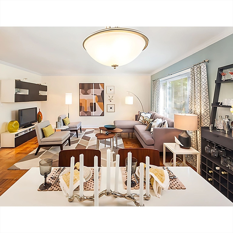 39 Thornton Rd, Chestnut Hill