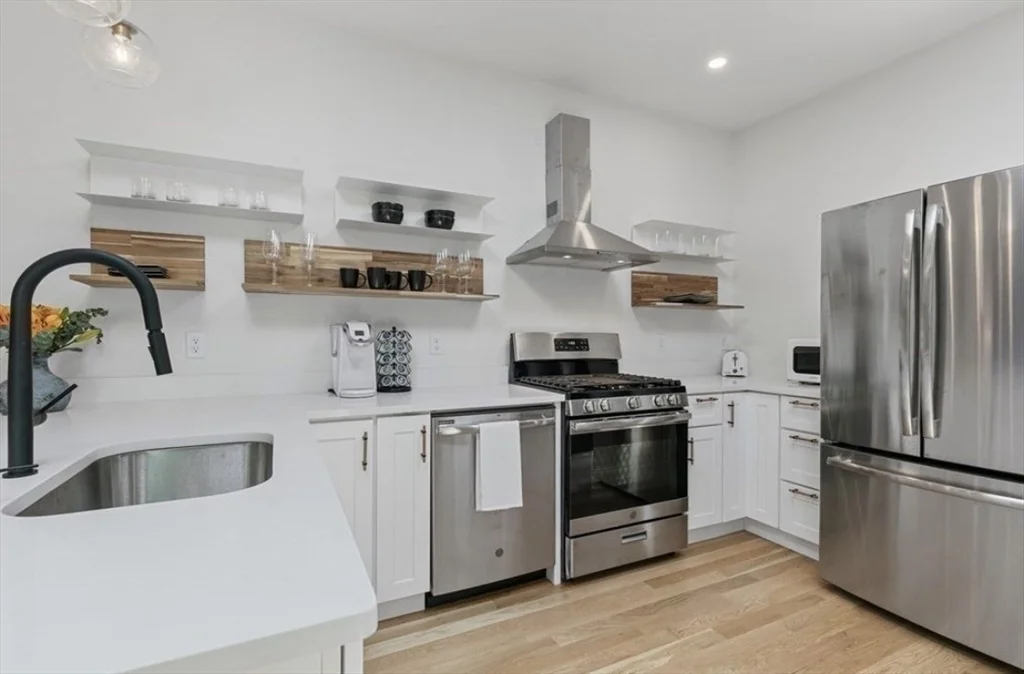 43 Wordsworth St, East Boston